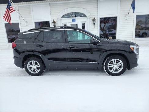 Used 2023 GMC Terrain SLE w/ Driver Convenience Package image 4