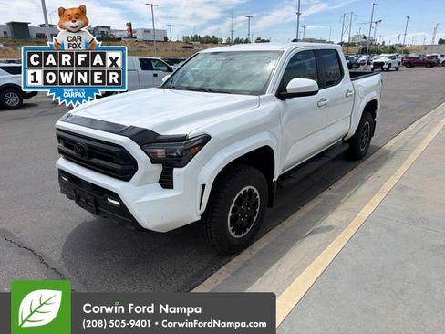 Used 2025 Toyota Tacoma SR5 AWD/4WD image 4