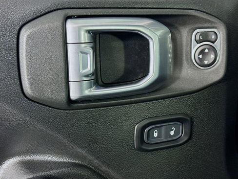Used 2021 Jeep Wrangler Sport image 23