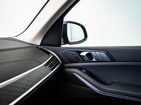 Used 2022 BMW X7 xDrive40i w/ Premium Package image 32