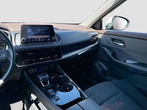 Used 2021 Nissan Rogue SV image 18