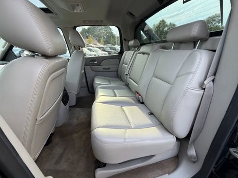 Used 2011 Chevrolet Avalanche LTZ image 27