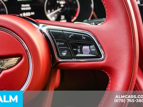 Used 2023 Bentley Bentayga image 29