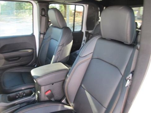 New 2026 Jeep Gladiator Sahara image 19