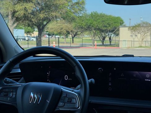 Used 2025 Buick Encore GX Preferred image 34