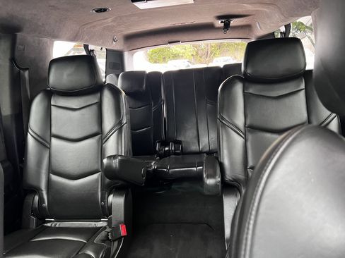 Used 2019 Cadillac Escalade ESV Platinum RWD image 42
