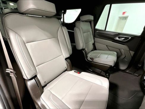 Used 2023 GMC Yukon SLT w/ SLT Luxury Package image 35