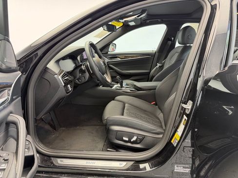 Used 2023 BMW 530e w/ Premium Package RWD image 7