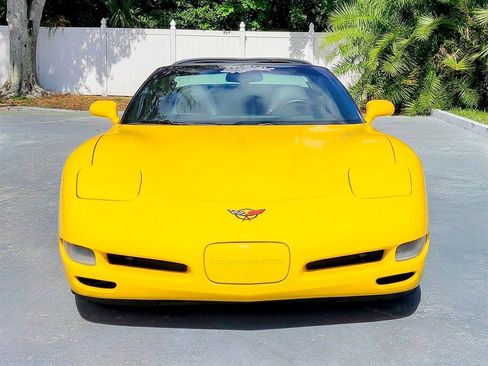 Used 2004 Chevrolet Corvette Coupe w/ Preferred Equipment Group RWD image 3