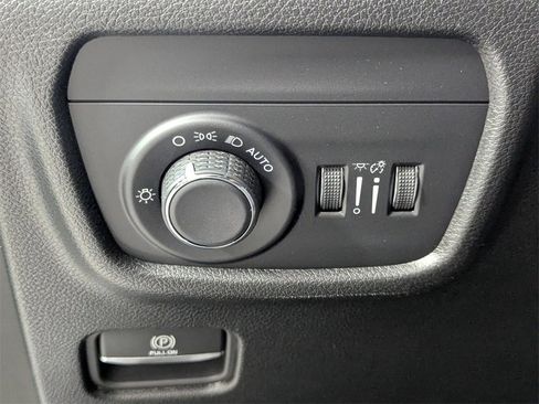 New 2025 Jeep Grand Cherokee Altitude image 12