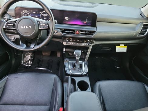Used 2024 Kia Seltos EX FWD image 10