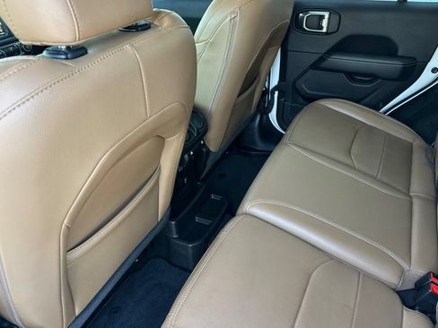 Used 2022 Jeep Wrangler Unlimited Sahara AWD/4WD image 16