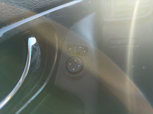 Used 2020 Nissan Rogue SV image 17