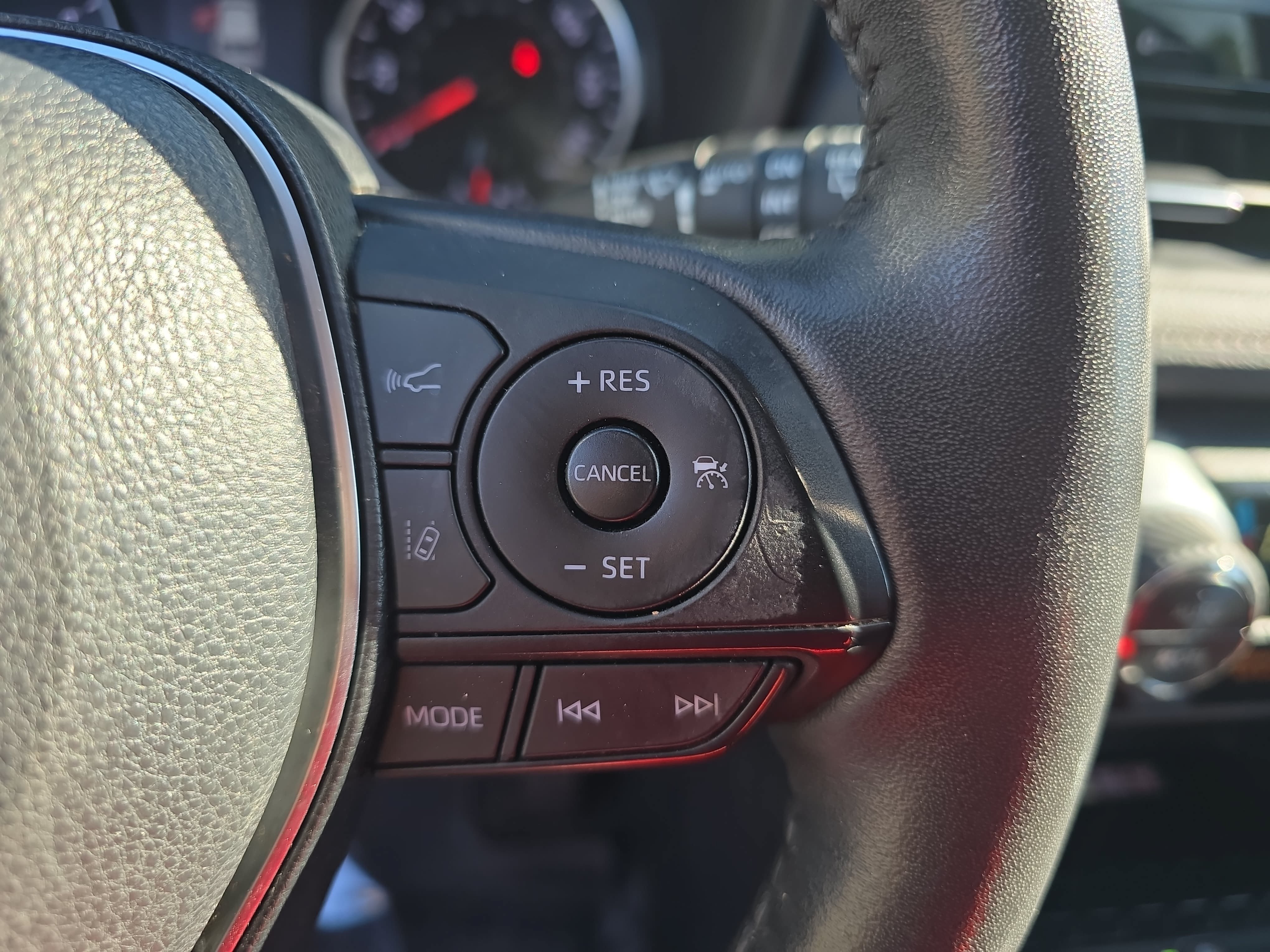 Used 2022 Toyota RAV4 XLE Premium FWD image 17