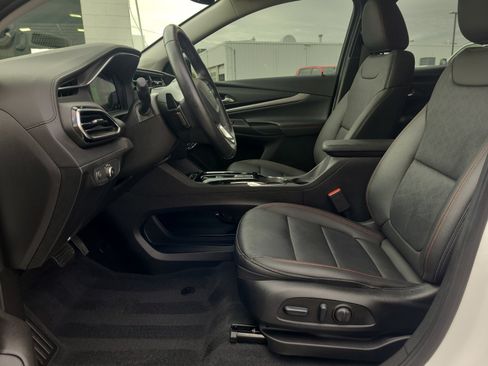 Used 2023 Chevrolet Bolt EUV LT w/ Convenience Package FWD image 12