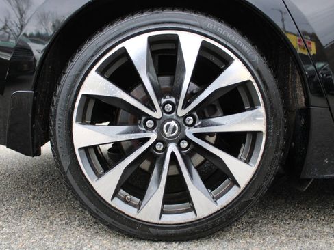 Used 2016 Nissan Maxima SR w/ Interior Lighting Package image 20