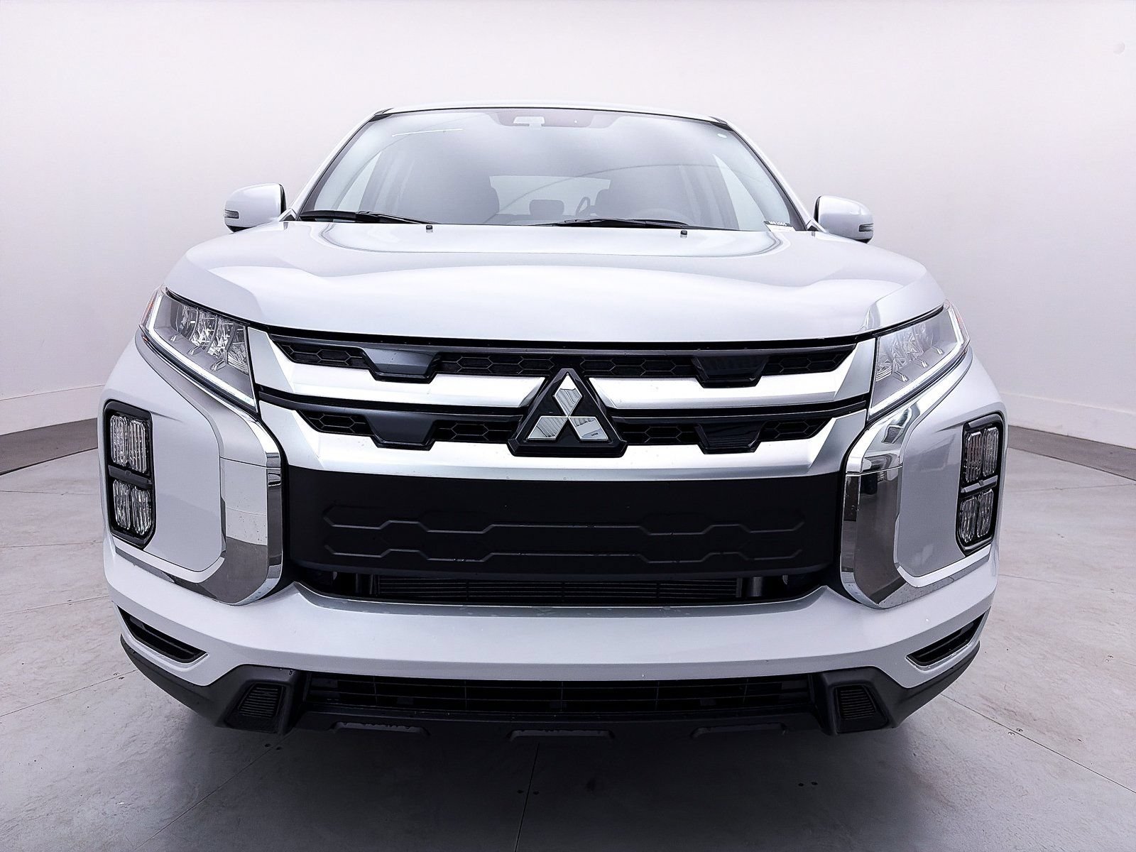 Used 2026 Mitsubishi Outlander Sport SE AWD/4WD image 2