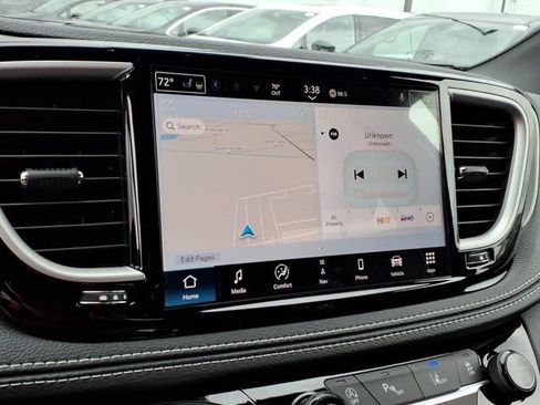 New 2027 Chrysler Pacifica Limited w/ S Appearance Package AWD/4WD image 8