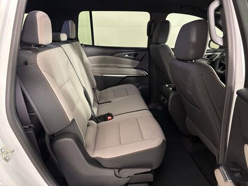 Used 2025 Chevrolet Traverse LT AWD/4WD image 47