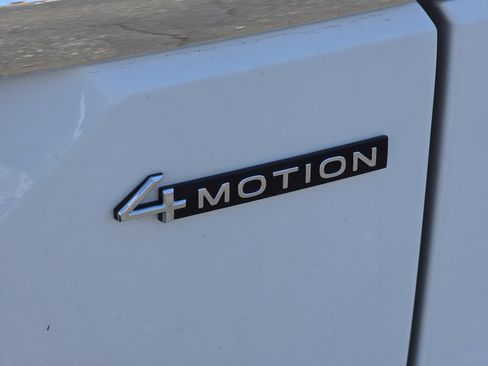 Used 2025 Volkswagen Atlas SE image 14