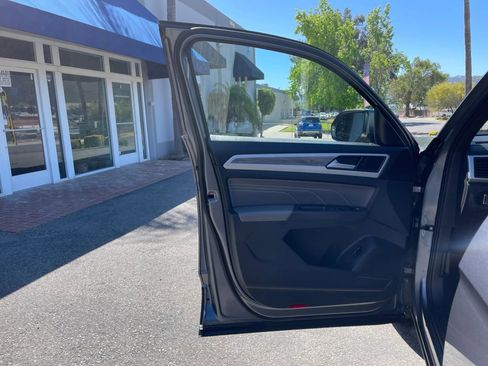 Used 2021 Volkswagen Atlas Cross Sport SE image 15