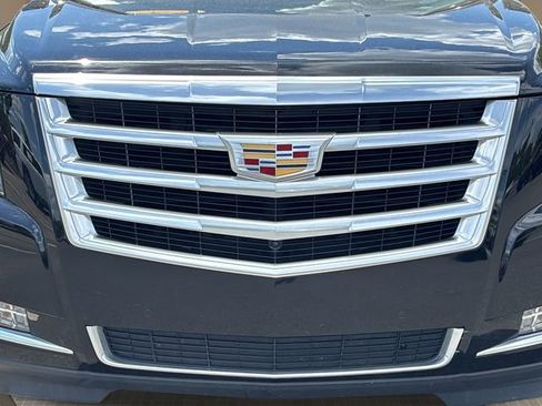 Used 2019 Cadillac Escalade ESV Luxury AWD/4WD image 24
