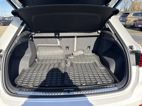 Used 2025 Audi Q3 2.0T Premium w/ Convenience Package image 8