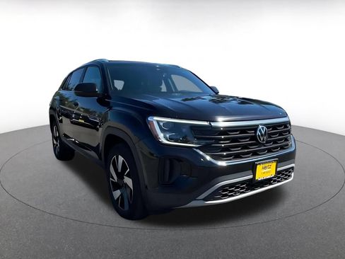 Used 2025 Volkswagen Atlas Cross Sport SE AWD/4WD image 3