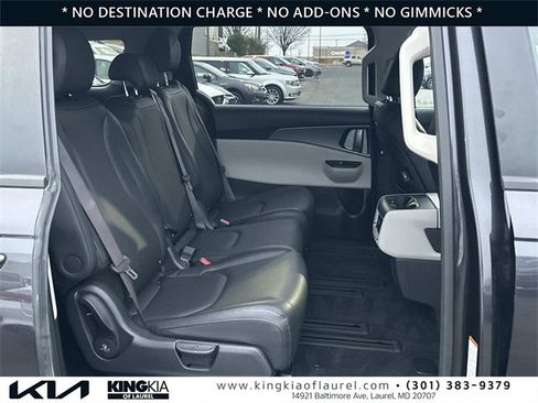 Used 2024 Kia Carnival LX image 17