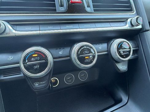 Used 2022 Genesis G70 2.0T image 33