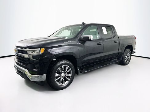 Used 2023 Chevrolet Silverado 1500 LT AWD/4WD image 3
