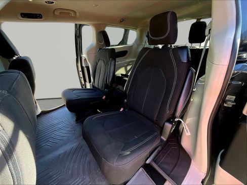 Used 2023 Chrysler Voyager LX FWD image 21