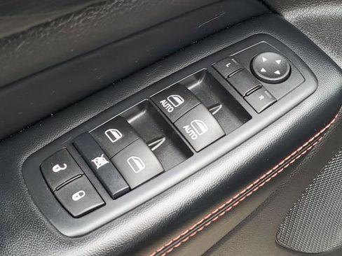 Used 2016 Jeep Grand Cherokee Laredo 75th Anniversary image 23