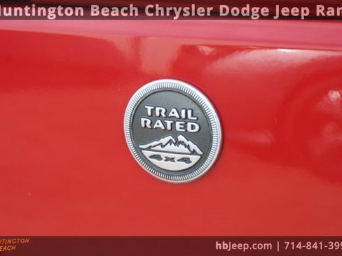 Used 2017 Jeep Wrangler Unlimited Rubicon w/ Connectivity Group image 8