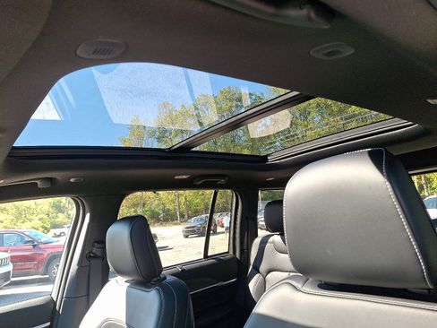 New 2025 Jeep Grand Cherokee Limited image 9