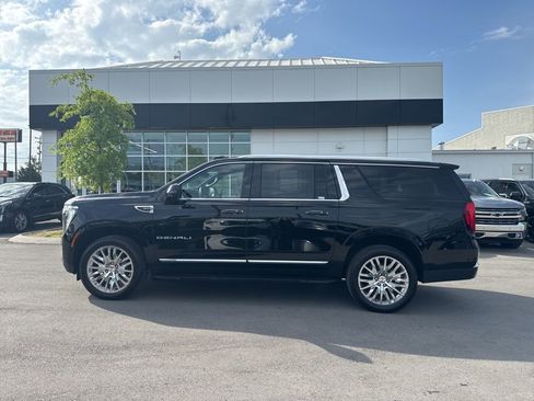 Used 2025 GMC Yukon XL Denali AWD/4WD image 4