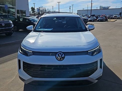 New 2026 Volkswagen Tiguan SE image 2