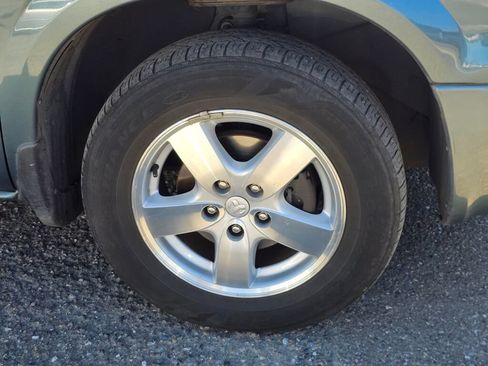 Used 2005 Dodge Grand Caravan SXT w/ Premium Group FWD image 9