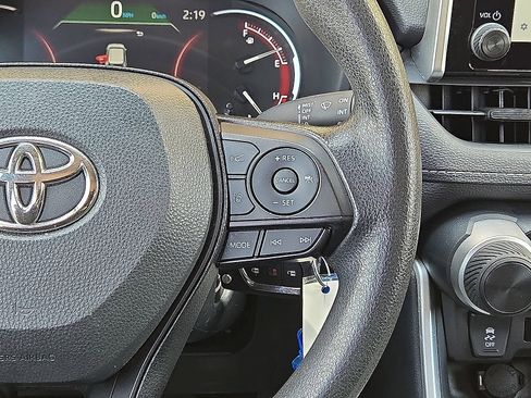 Used 2025 Toyota RAV4 LE AWD/4WD image 19