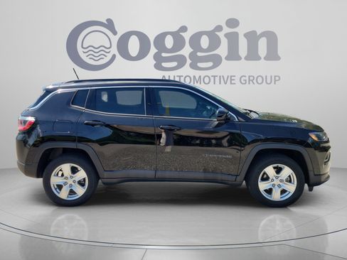 Used 2022 Jeep Compass Latitude w/ Sun and Sound Group AWD/4WD image 4