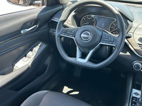 Used 2024 Nissan Altima 2.5 SV FWD image 15