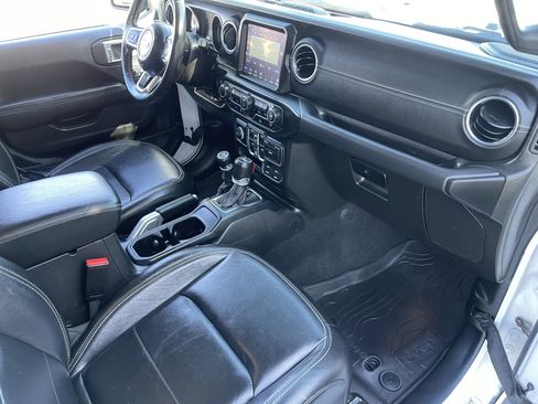 Used 2023 Jeep Wrangler Unlimited Sahara w/ Cold Weather Group AWD/4WD image 29