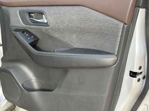 Used 2023 Nissan Rogue SV image 21