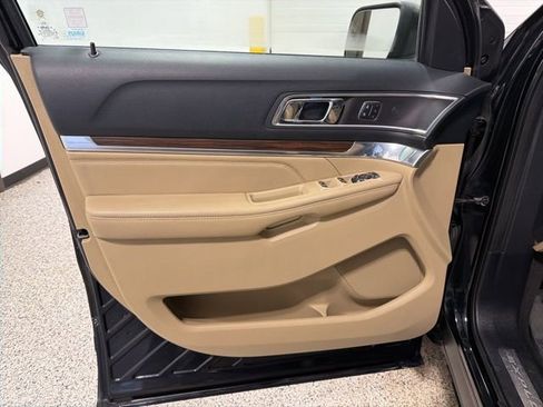 Used 2016 Ford Explorer Limited w/ Equipment Group 301A image 3