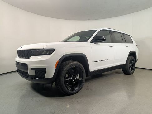 New 2025 Jeep Grand Cherokee L Altitude RWD image 3