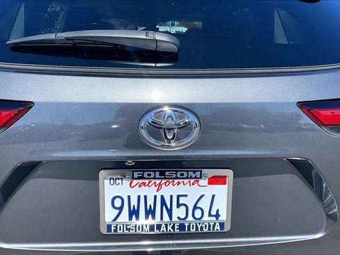 Used 2022 Toyota Highlander XLE FWD image 30