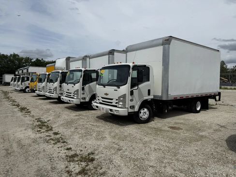 Used 2021 Isuzu NPR RWD image 25