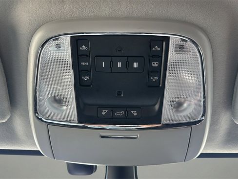 Used 2020 Jeep Grand Cherokee Summit image 28