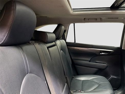 Used 2020 Toyota Highlander Limited image 30