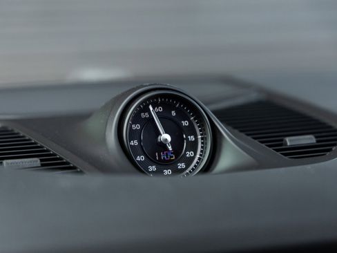 Certified 2025 Porsche Cayenne Coupe image 25